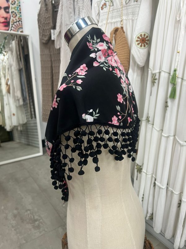 Mantón estampado de flores color negro con madroños - Imagen 3