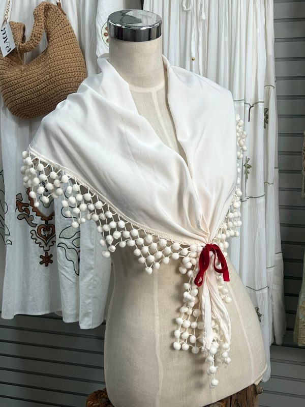 Mantón beige de madroños